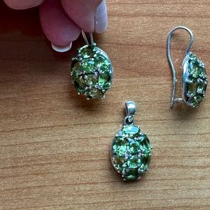 Emerald earrings & pendant set
